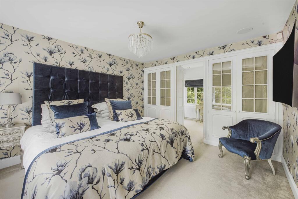 5 bedroom detached house for sale in Park Road, Hale, Altrincham, WA15